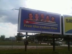 Retiran Valla de los Cinco Héroes cubanos en Miami
